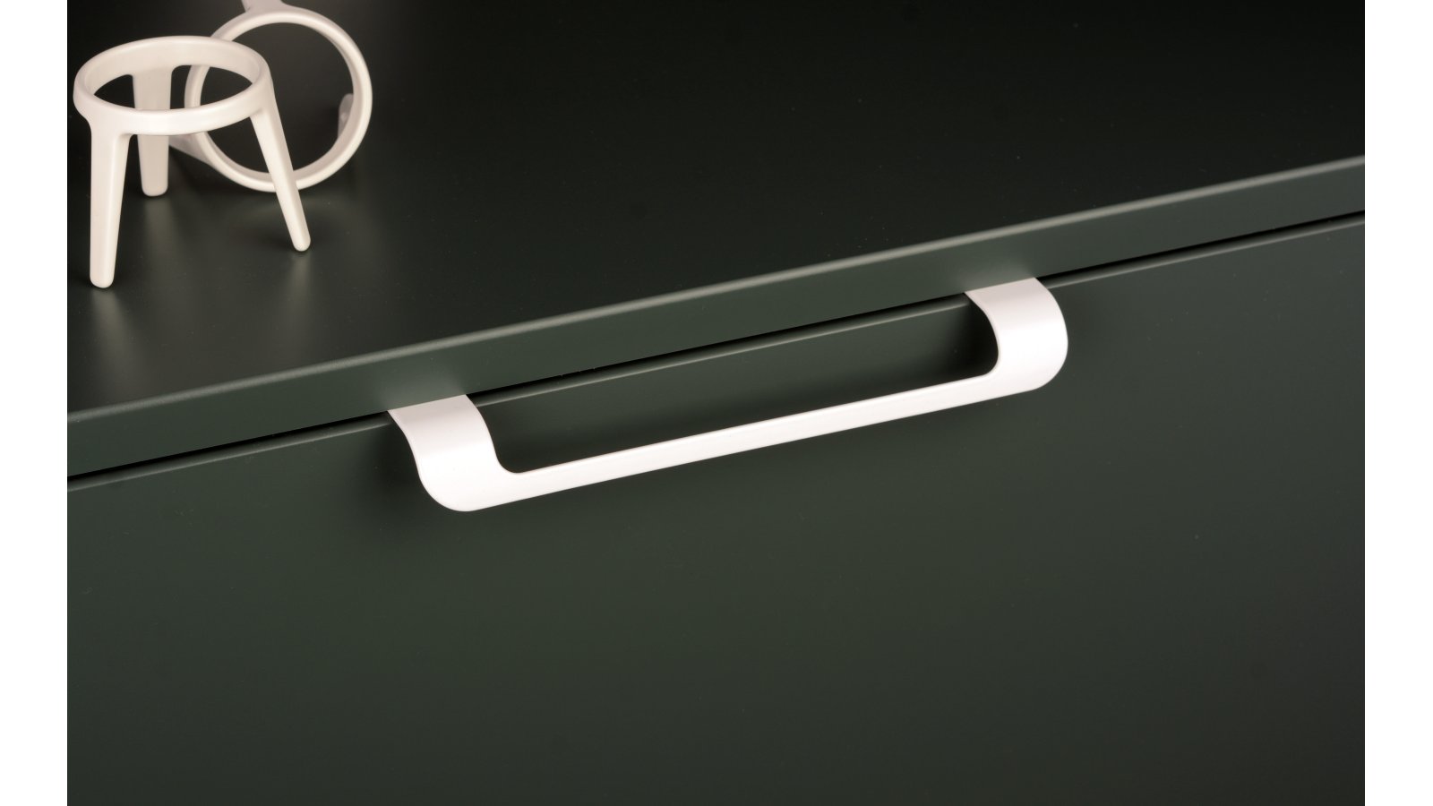 Griffleiste Ochsenhausen Metall - Weiß seidenmatt Pulverbeschichtung - 180 mm lang  vor weißem Hintergrund