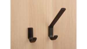 Haken Bad Frankenhausen Metall - Schwarz matt Pulverbeschichtung - 43 mm lang  vor weißem Hintergrund