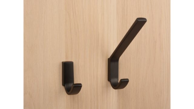 Haken Bad Liebenzell Metall - Schwarz matt Pulverbeschichtung - 113 mm lang  vor weißem Hintergrund