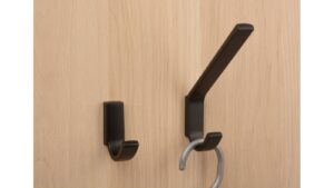 Haken Bad Liebenzell Metall - Schwarz matt Pulverbeschichtung - 113 mm lang  vor weißem Hintergrund