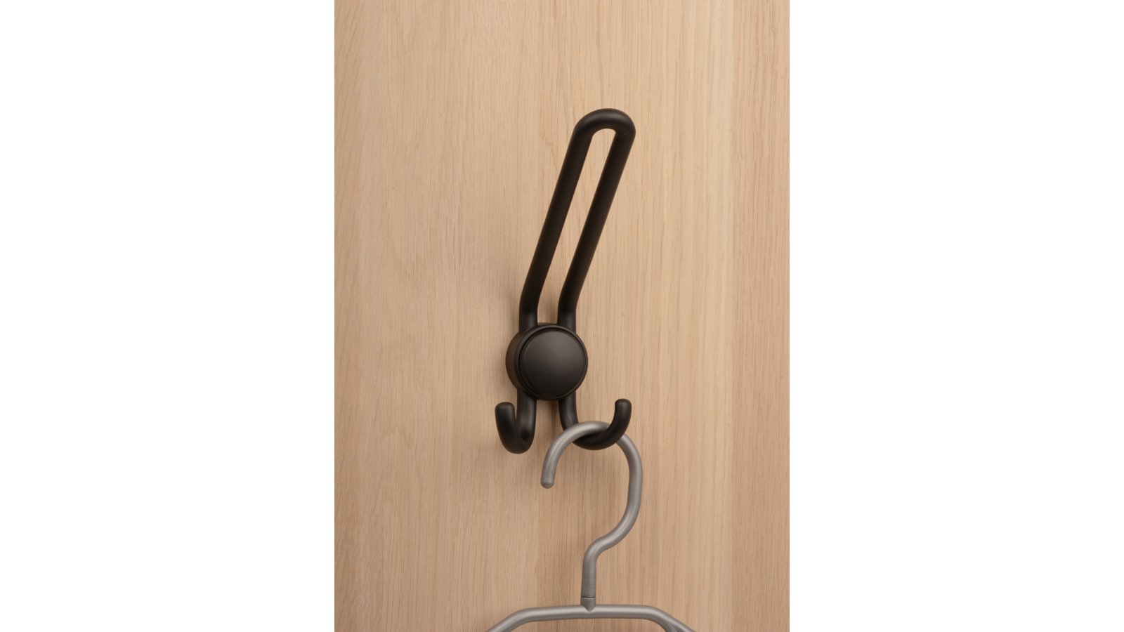 Haken Bad Schmiedeberg Metall - Schwarz matt Pulverbeschichtung - 108 mm lang  vor weißem Hintergrund