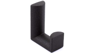 Haken March Metall - Graphit Marone Pulverbeschichtung - 33 mm lang vor weißem Hintergrund