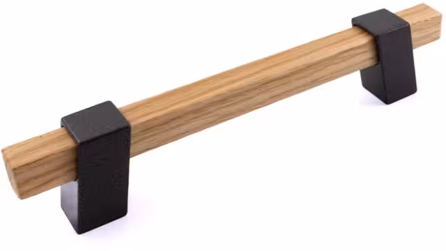 Griff Doberlug-Kirchhain Metall - Graphit Marone Pulverbeschichtung + Holz - 178 mm lang vor weißem Hintergrund