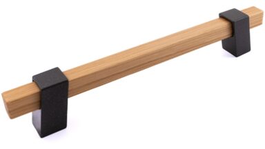 Griff Doberlug-Kirchhain Metall - Graphit Marone Pulverbeschichtung + Holz - 242 mm lang  vor weißem Hintergrund