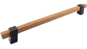 Griff Doberlug-Kirchhain Metall - Graphit Marone Pulverbeschichtung + Holz - 306 mm lang vor weißem Hintergrund