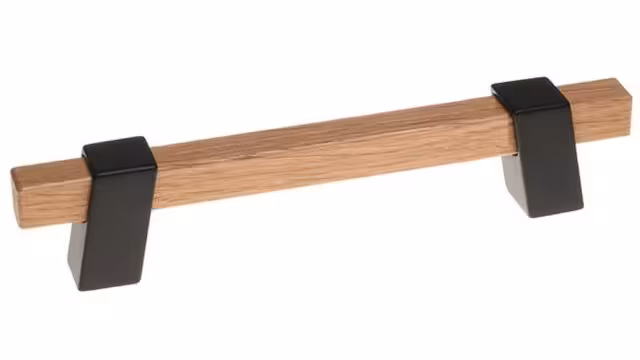 Griff Doberlug-Kirchhain Metall - Schwarz matt Pulverbeschichtung + Holz - 178 mm lang vor weißem Hintergrund