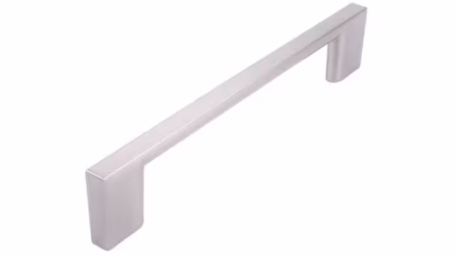 Griff Eslohe Metall - Edelstahleffekt - 150 mm lang vor weißem Hintergrund