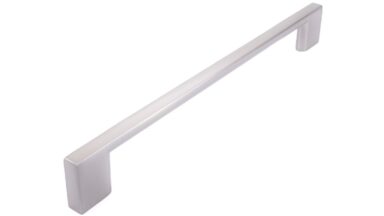 Griff Eslohe Metall - Edelstahleffekt - 222 mm lang  vor weißem Hintergrund