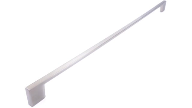 Griff Eslohe Metall - Edelstahleffekt - 518 mm lang  vor weißem Hintergrund