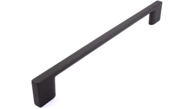 Griff Eslohe Metall - Graphit Marone Pulverbeschichtung - 222 mm lang vor weißem Hintergrund