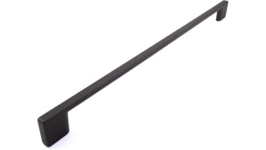 Griff Eslohe Metall - Graphit Marone Pulverbeschichtung - 359 mm lang vor weißem Hintergrund
