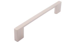 Griff Eslohe Metall - Nickel matt galvanisiert - 150 mm lang vor weißem Hintergrund