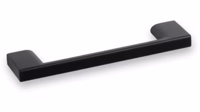 Griff Eslohe Metall - Schwarz matt Pulverbeschichtung - 113 mm lang vor weißem Hintergrund