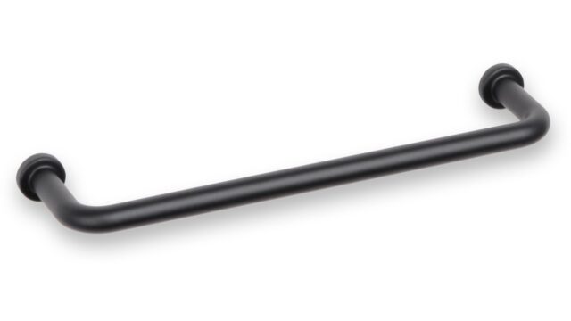 Griff Gomaringen Metall - Schwarz matt Pulverbeschichtung - 141 mm lang vor weißem Hintergrund