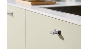 Griff HERITAGE-KNOB Zink - Glanz Nickel - 36 mm lang  vor weißem Hintergrund