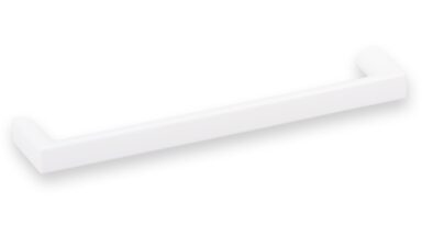 Griff Heringsdorf Metall - Weiß seidenmatt Pulverbeschichtung - 136 mm lang  vor weißem Hintergrund