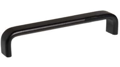 Griff Lützen aluminium - Schwarz Struktur Pulverbeschichtung - 136 mm lang vor weißem Hintergrund