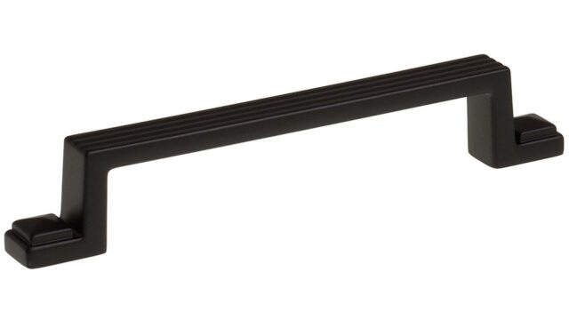 Griff Magstadt Metall - Schwarz matt Pulverbeschichtung - 163 mm lang vor weißem Hintergrund