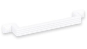 Griff Magstadt Metall - Weiß seidenmatt Pulverbeschichtung - 163 mm lang  vor weißem Hintergrund