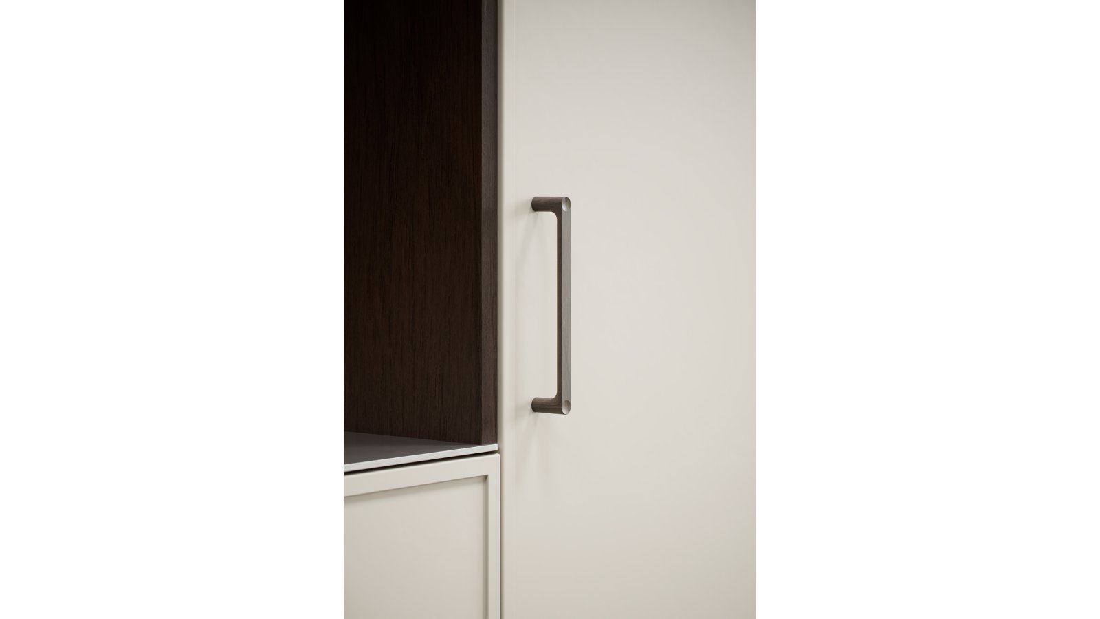 Griff PUNTO Eiche FSC 100% - Dunkelbraun - 172 mm lang  vor weißem Hintergrund