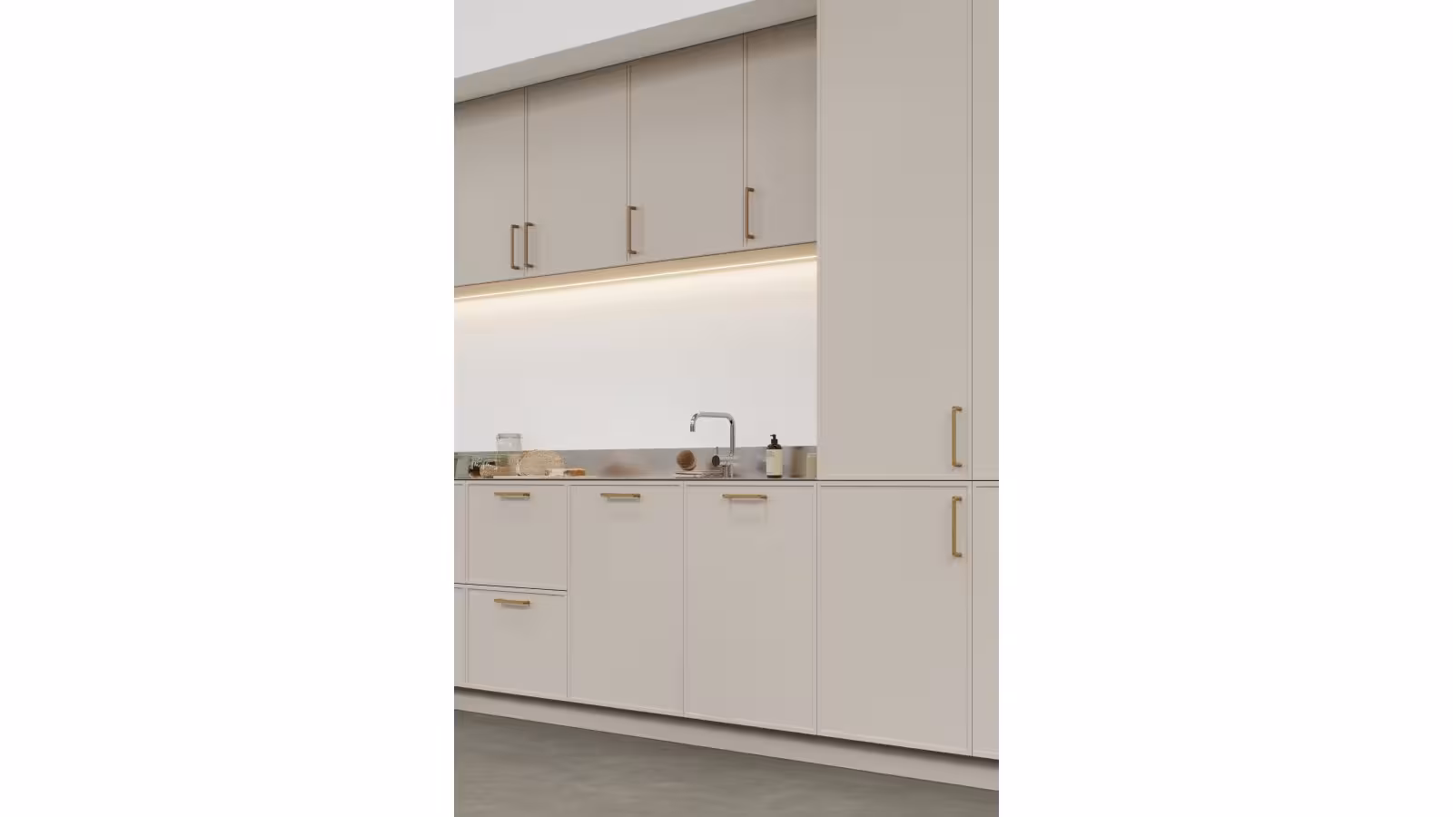 Griff PUNTO Eiche FSC 100% - Lackiert - 172 mm lang  vor weißem Hintergrund