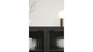 Moebelgriff-PUNTO-schwarz-Zinkdruckguss-laenge-44-FP-001575-anwendung-2 Griff PUNTO Zink - Schwarz matt - 44 mm lang vor weißem Hintergrund