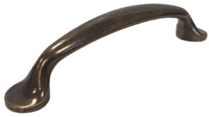 Griff Pfedelbach Metall - patiniertes Messing - 125 mm lang  vor weißem Hintergrund