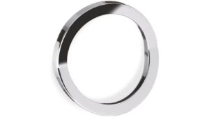 Griff Schönwalde-Glien Metall - Chrom glänzend galvanisiert - 106 mm lang  vor weißem Hintergrund