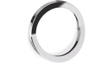 Griff Schönwalde-Glien Metall - Chrom glänzend galvanisiert - 106 mm lang vor weißem Hintergrund
