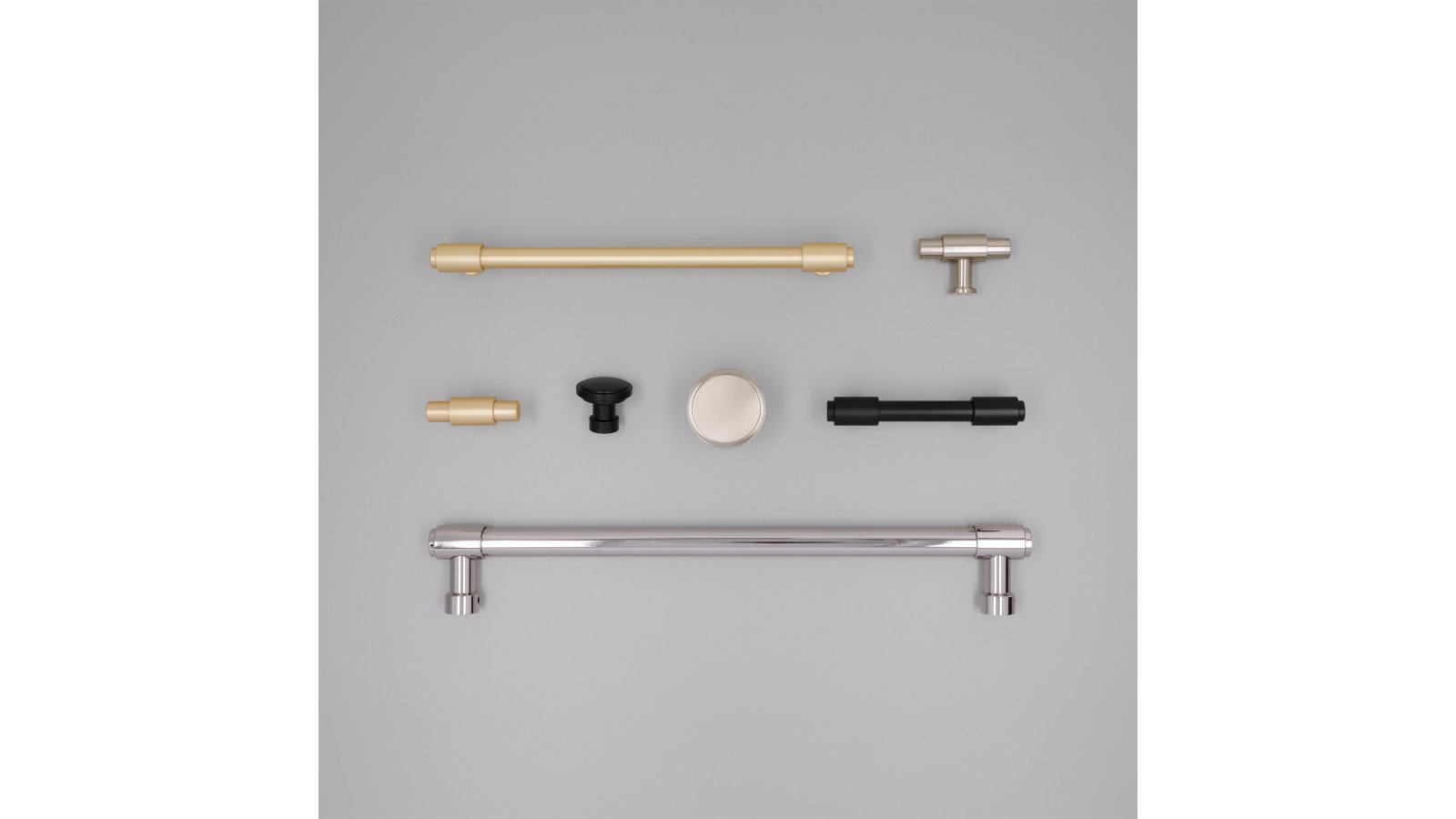 Griff Südharz Druckguss vernickelt feingeschliffen - 339 mm lang  vor weißem Hintergrund