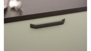 Griff Timmendorfer Strand Metall - Schwarz matt Pulverbeschichtung - 181 mm lang  vor weißem Hintergrund