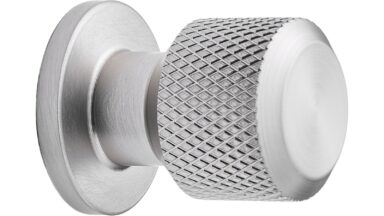 Knopf MANOR-ROUND Zink - Edelstahloptik - 30 mm lang vor weißem Hintergrund