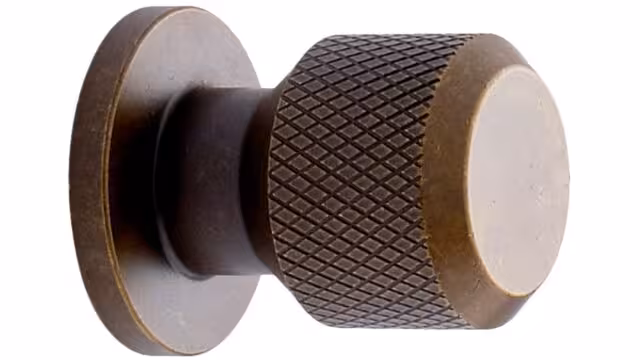 Knopf MANOR-Round Zink - Messing antik - 30 mm lang vor weißem Hintergrund