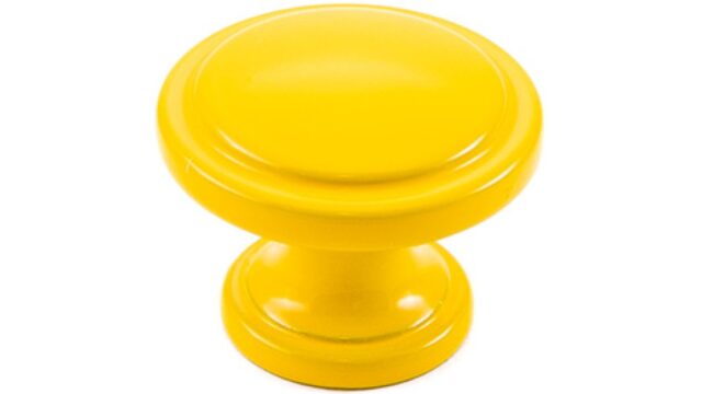 Knopf Nittendorf Metall - Gelb seiden glänzend Pulverbeschichtung - 30 mm lang vor weißem Hintergrund
