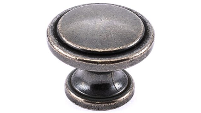 Knopf Nittendorf Metall - Antik Nickel - 30 mm lang vor weißem Hintergrund