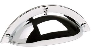 Muschelgriff Elsteraue Metall - Chrom glänzend galvanisiert - 92 mm lang vor weißem Hintergrund