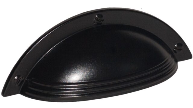Muschelgriff Tecklenburg Metall - Schwarz seidenmatt Pulverbeschichtung - 93 mm lang  vor weißem Hintergrund