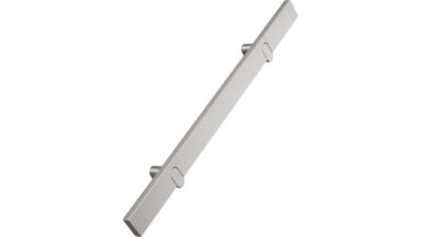 Griff REEV Aluminium - Edelstahloptik matt - 760 mm lang vor weißem Hintergrund