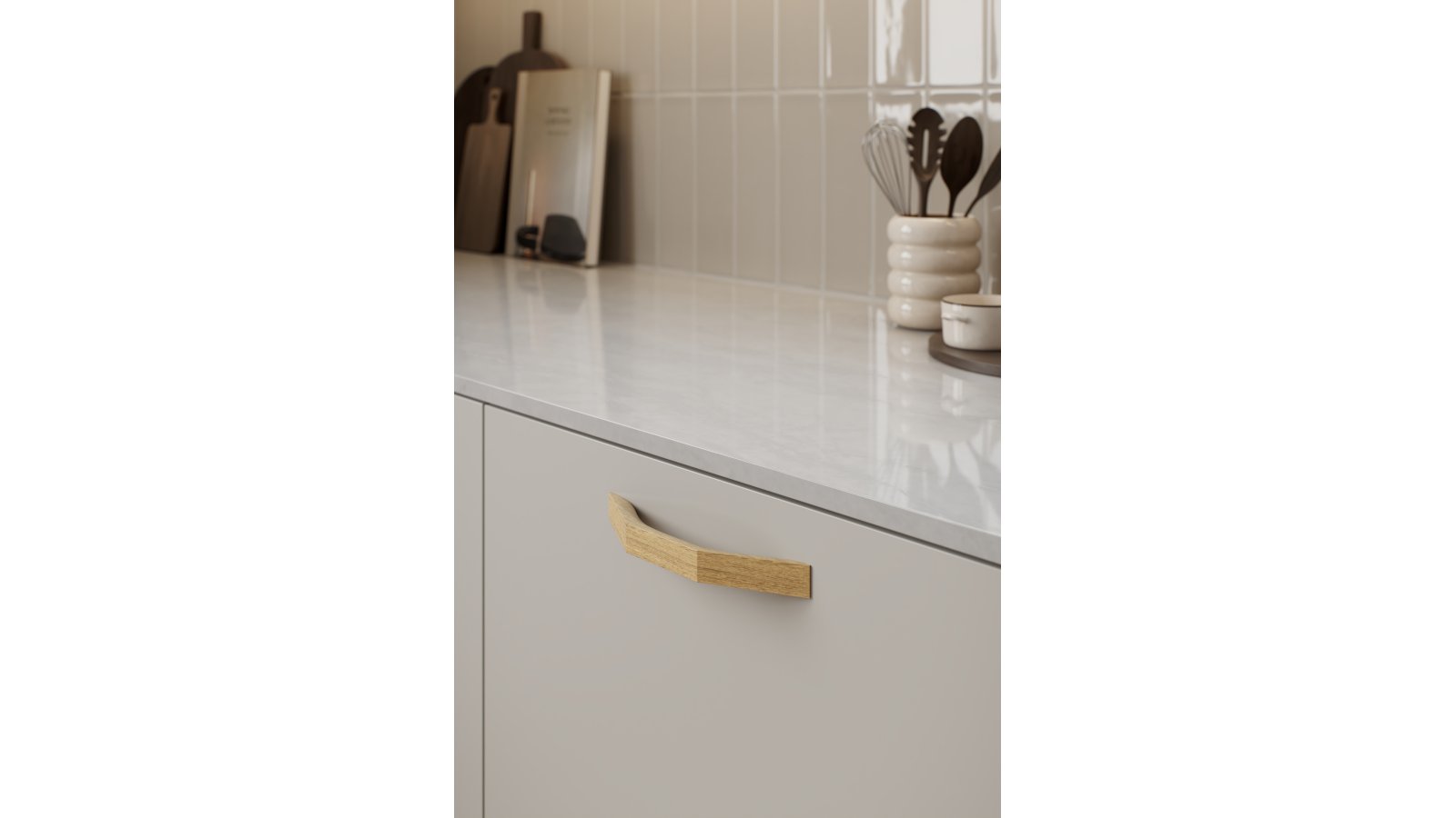 Moebelgriff-RIALTO-eiche-Holz-laenge-205-FP-001637-anwendung-2 Griff RIALTO Eiche FSC 100% - Klar lackiert - 205 mm lang vor weißem Hintergrund