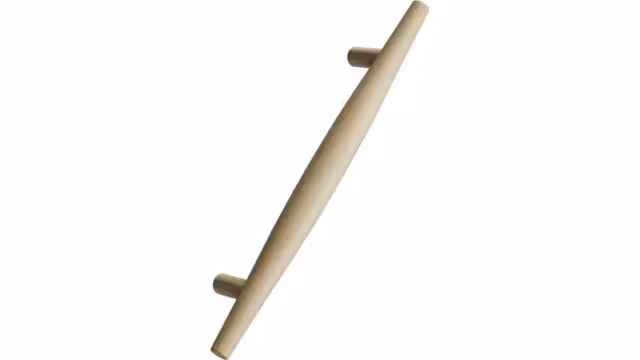 Griff TIDE Eiche FSC 100% - Nordische Eiche - 240 mm lang vor weißem Hintergrund