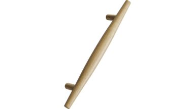 Griff TIDE Eiche FSC 100% - Klar lackiert - 520 mm lang vor weißem Hintergrund