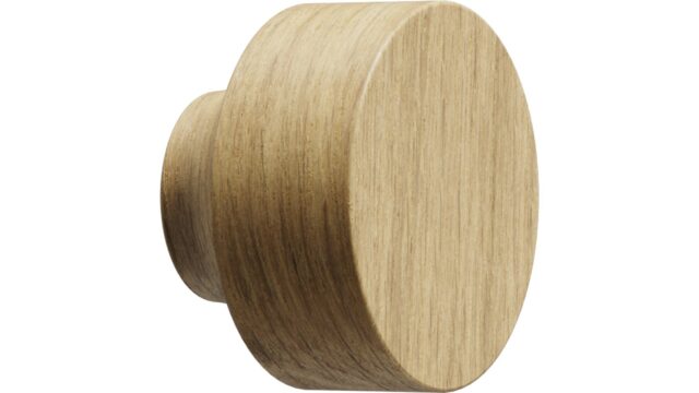 Knopf ROW Eiche FSC 100% - Klar lackiert - 40 mm lang vor weißem Hintergrund