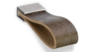 Designgriff Roth Zamak / Leder edelstahlfinish / Blanklederhals - 26 mm lang vor weißem Hintergrund