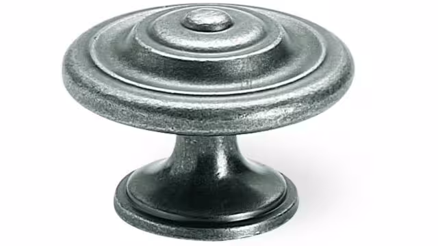 Designknopf Rheinberg Zamak zinn antik - 35 mm lang vor weißem Hintergrund
