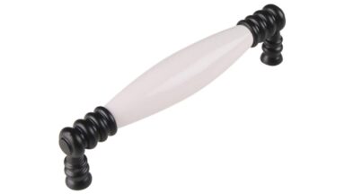 Griff Ahrensfelde Zamak Porzellan schwarz matt weiß - 140 mm lang vor weißem Hintergrund
