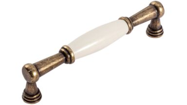 Griff Gräfenhainichen Zamak Porzellan antik beige - 144 mm lang  vor weißem Hintergrund
