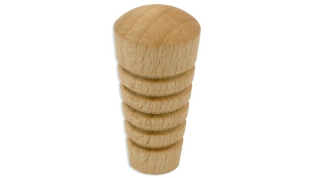Knopf Bestwig Holz - buche natur lackiert - 20 mm lang  vor weißem Hintergrund
