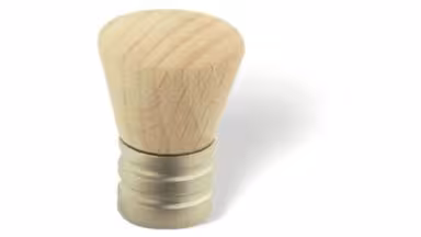 Knopf Hagenow Holz - Druckguss buche roh matt vernickelt - 20 mm lang  vor weißem Hintergrund