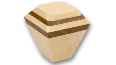Knopf Teningen Holz - ahorn natur lackiert, Holz - nussbaum natur lackiert - 30 mm lang  vor weißem Hintergrund