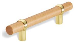 Stangengriff Montabur Holz - Druckguss ahorn natur lackiert glänzend vermessingt - 206 mm lang vor weißem Hintergrund
